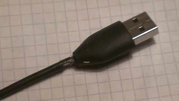 Фото обрыва шнура манипулятора мыши